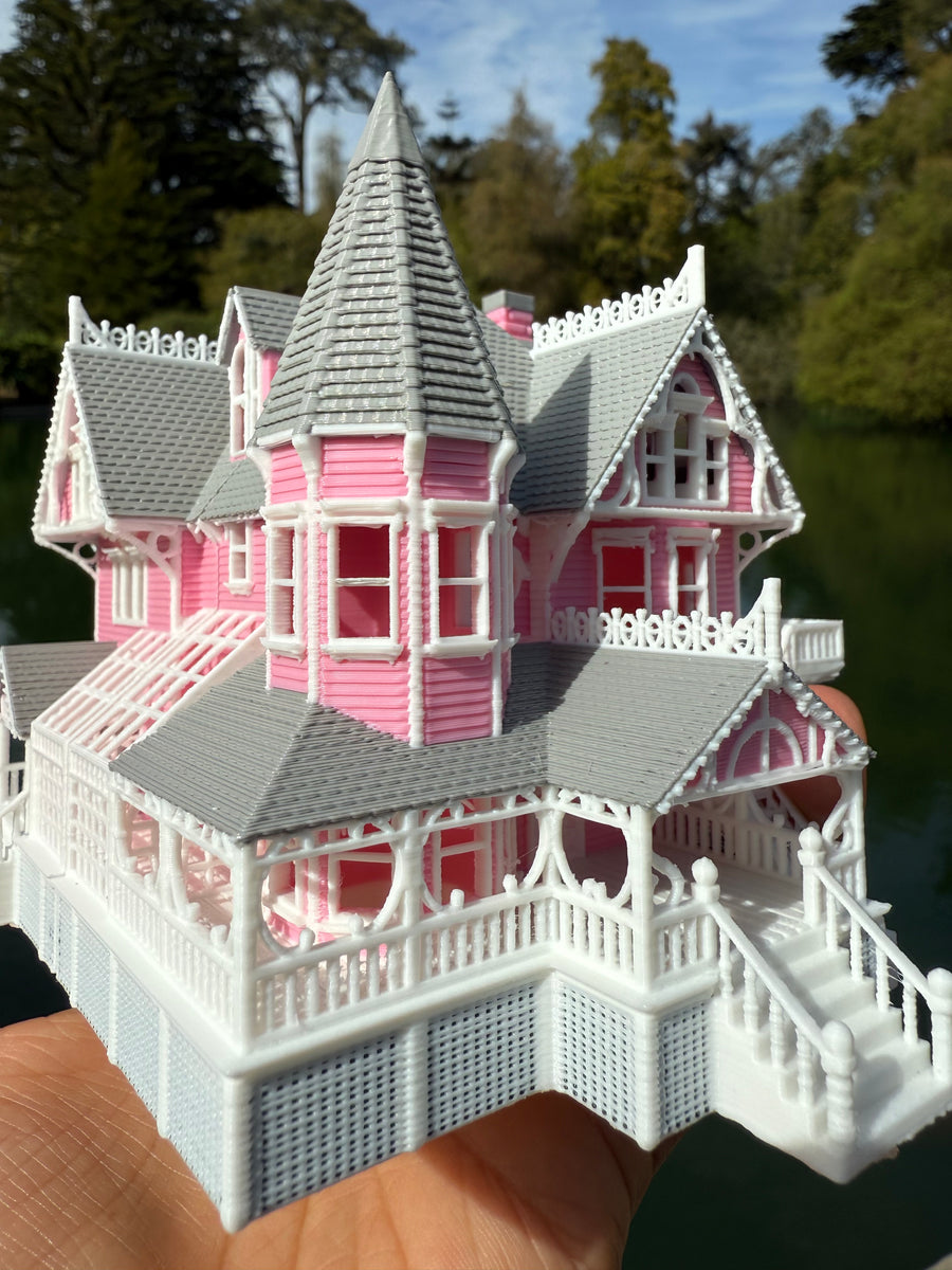 PINK HOUSE - Keiko Amazon.com: Pink Palace House Building Set with Lights