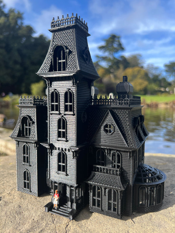 Black O-Scale Miniature #37 Addams Family Mansion Wednesday Victorian House Built