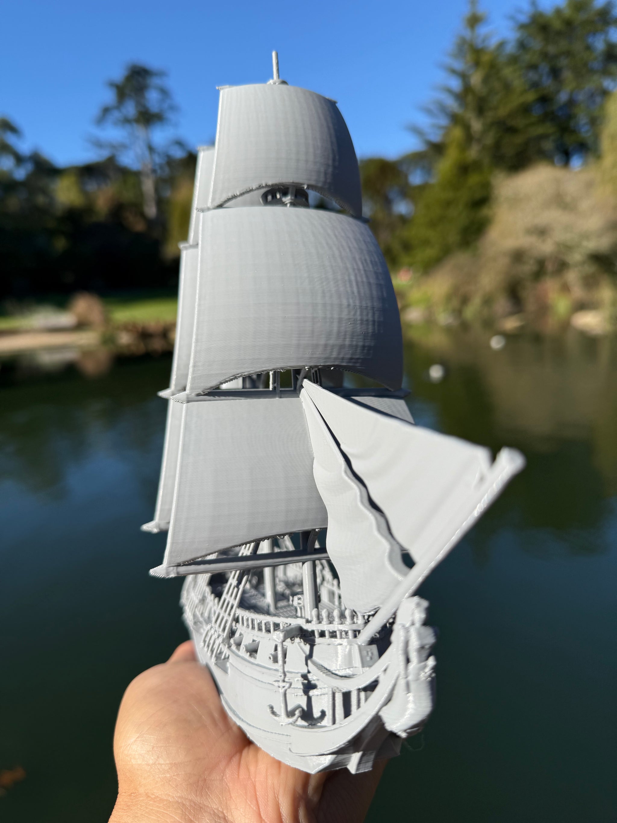 Miniature HO-Scale Sailing Ship Columbia with Sails and Cannons