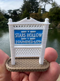 Miniature COLOR HO-Scale Stars Town Sign Victorian Built Assembled