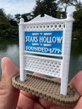 Miniature COLOR HO-Scale Stars Town Sign Victorian Built Assembled