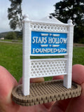 Miniature COLOR HO-Scale Stars Town Sign Victorian Built Assembled