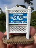 Miniature COLOR HO-Scale Stars Town Sign Victorian Built Assembled