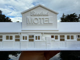 White HO-Scale Miniature Rosebud Motel Miniature Model Assembled dollhouse 1:87 scale