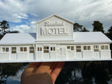 White HO-Scale Miniature Rosebud Motel Miniature Model Assembled dollhouse 1:87 scale
