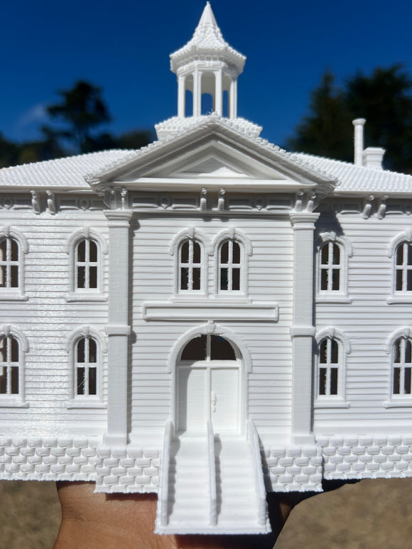 Miniature Victorian Hitchcock’s The Birds Potter Schoolhouse HO Scale 1:87 Train Model Assembled