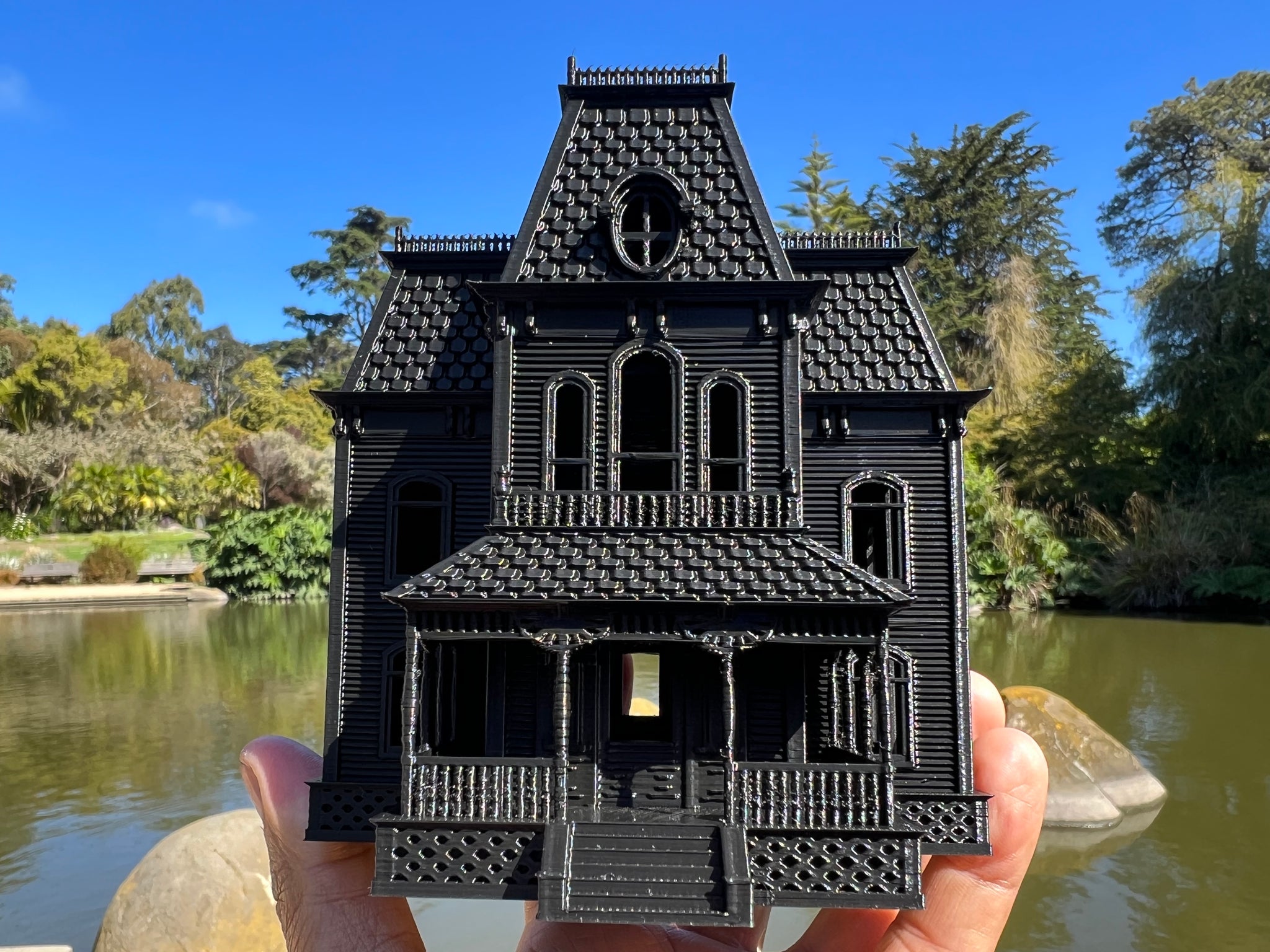 Miniature Victorian Collection #40 - Black Psycho Bates Motel 