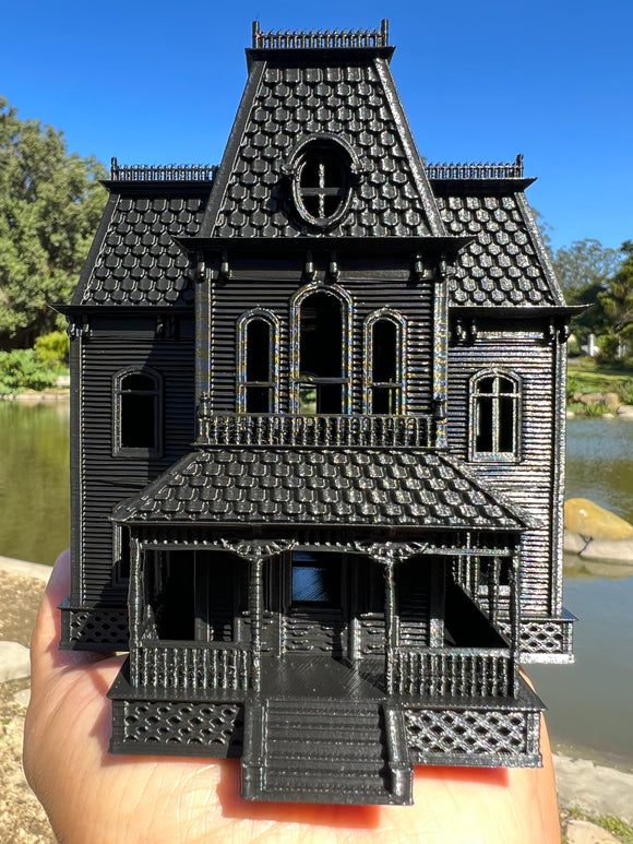 Miniature Victorian Collection #40 - Black Psycho Bates Motel House 1/87 HO Scale w/Hinge