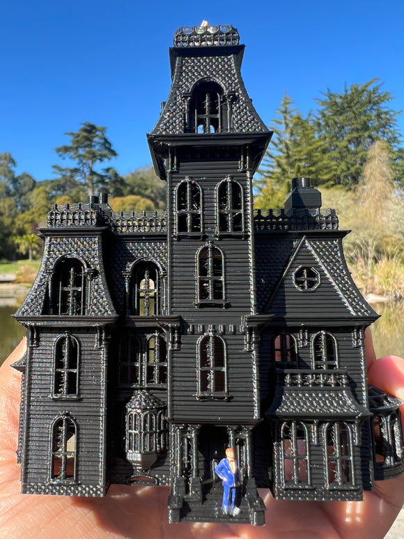 Small Black Miniature #37 N-Scale Addams Family Mansion Wednesday Victorian House Built