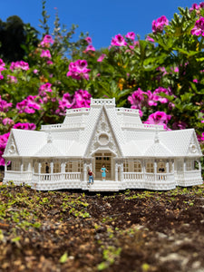 Gold Rush Bay Miniature #28 Victorian Carnation Gardens Restaurant HO-Scale1:87 Assembled Including INTERIORS